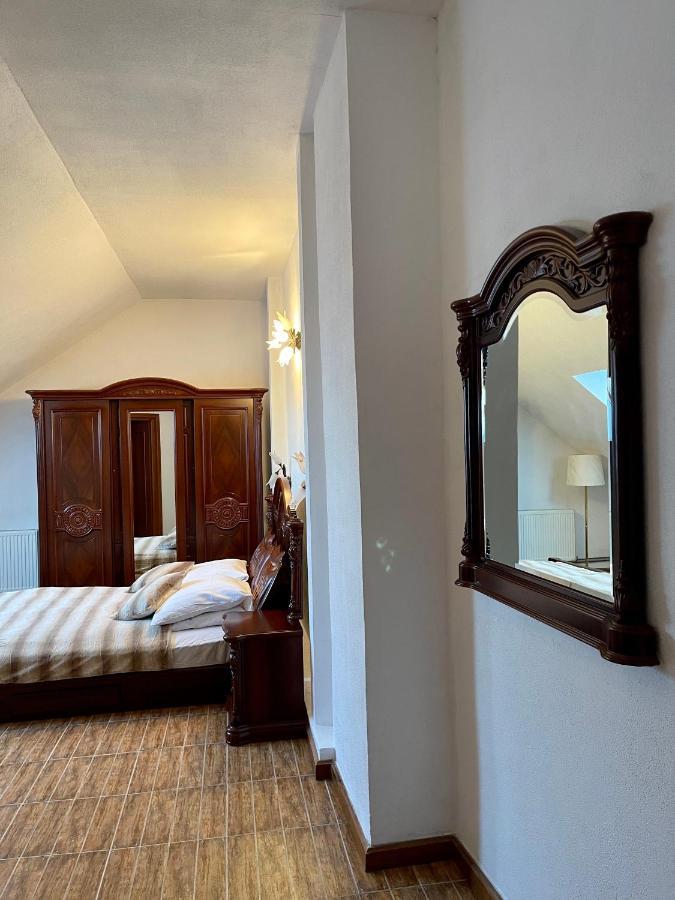 Pension Casa Iurca Sighetu Marmaţiei Exteriör bild